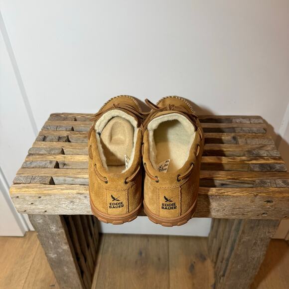 Eddie Bauer Shearling Lined Suede Moccasin Slippers. Casual, Outdoor, Preppy.